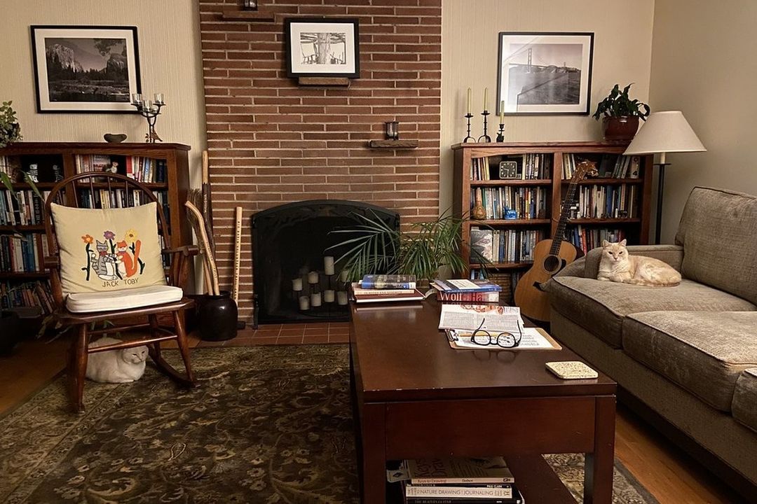 Living room, photo 4 of 6