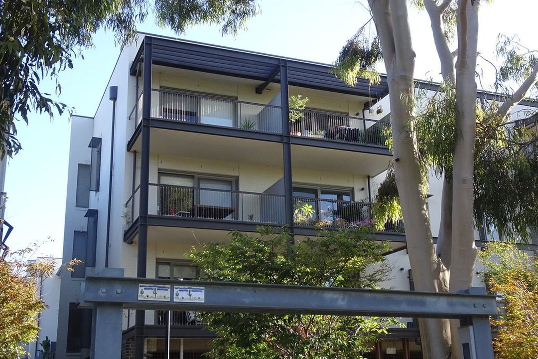 Balcony, photo 1 of 6