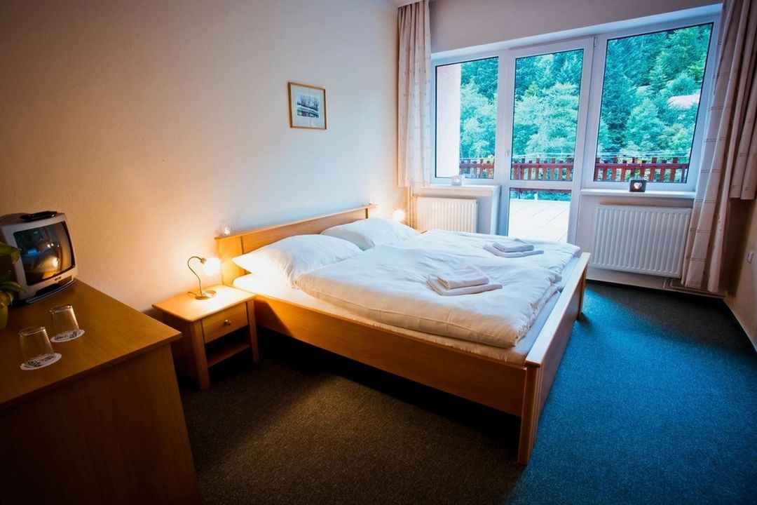 Bedroom, photo 2 of 6