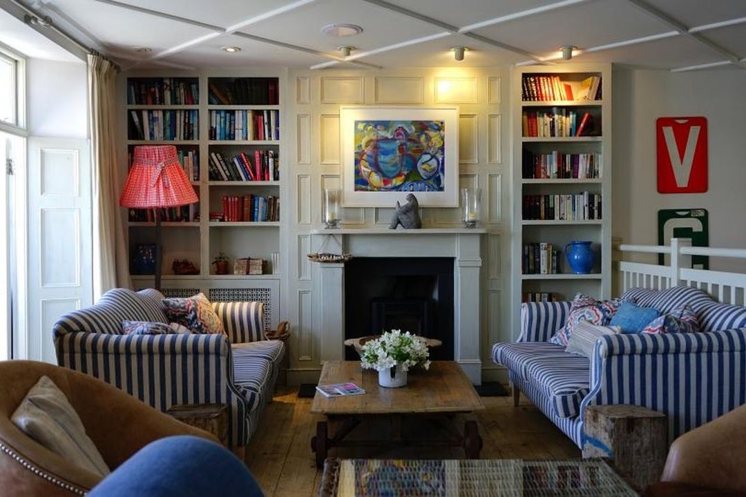 Living room, photo 1 of 6