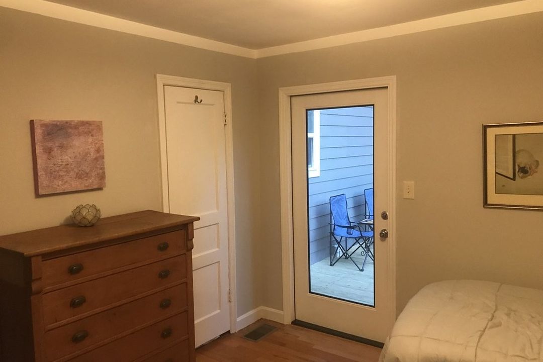 Bedroom, photo 4 of 6