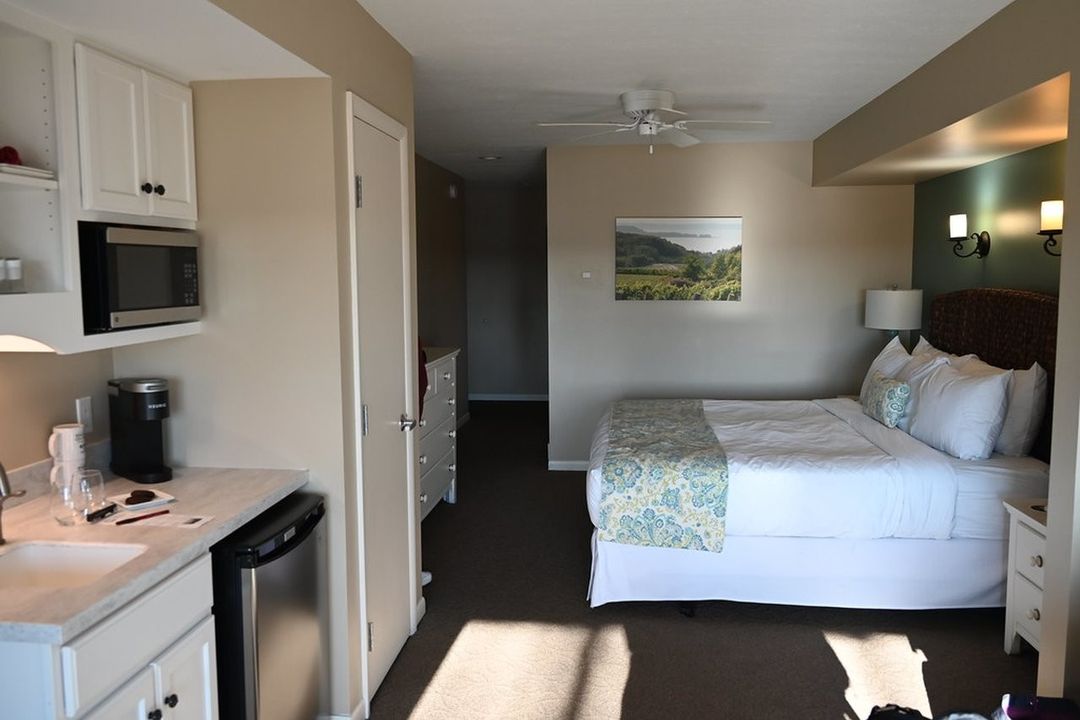 Bedroom, photo 1 of 6