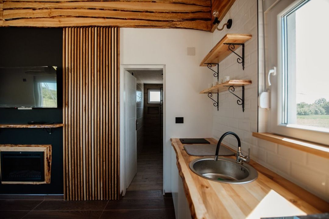 Kitchen, photo 3 of 6