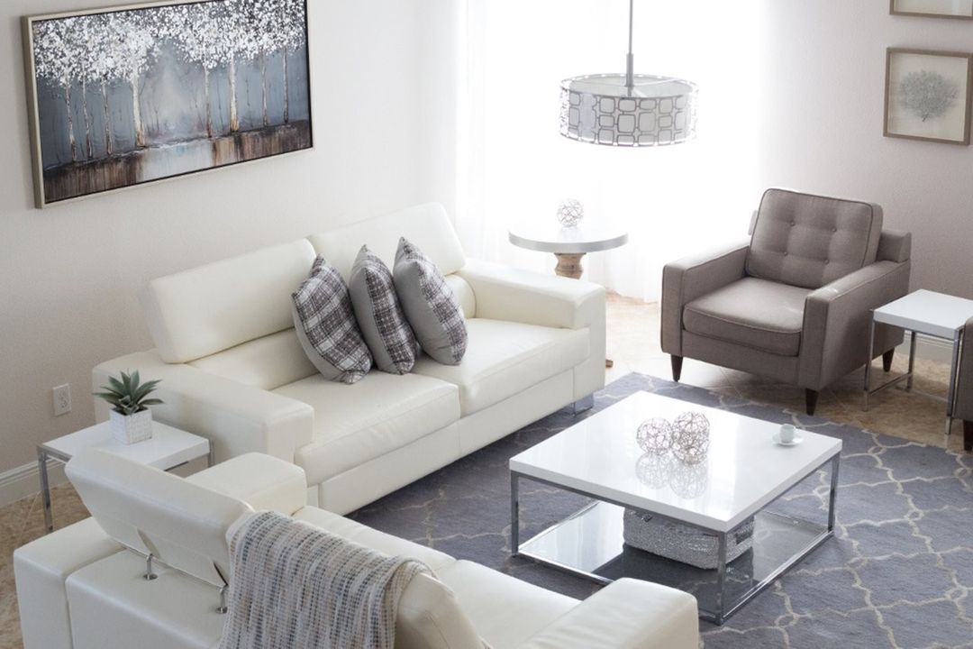Living room, photo 1 of 6
