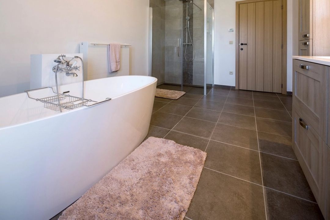 Bathroom, photo 4 of 6