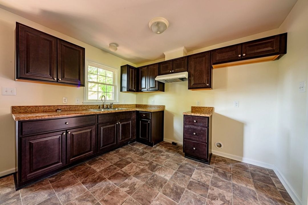 Kitchen, photo 3 of 6