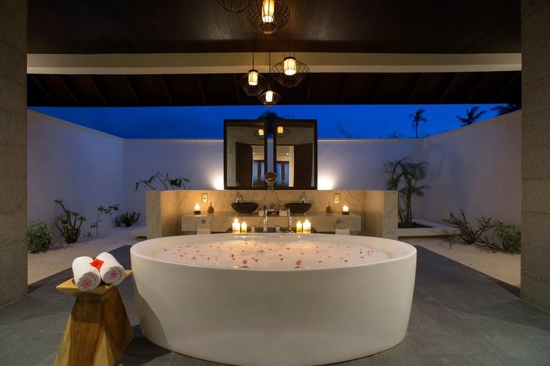 Bathroom, photo 4 of 6