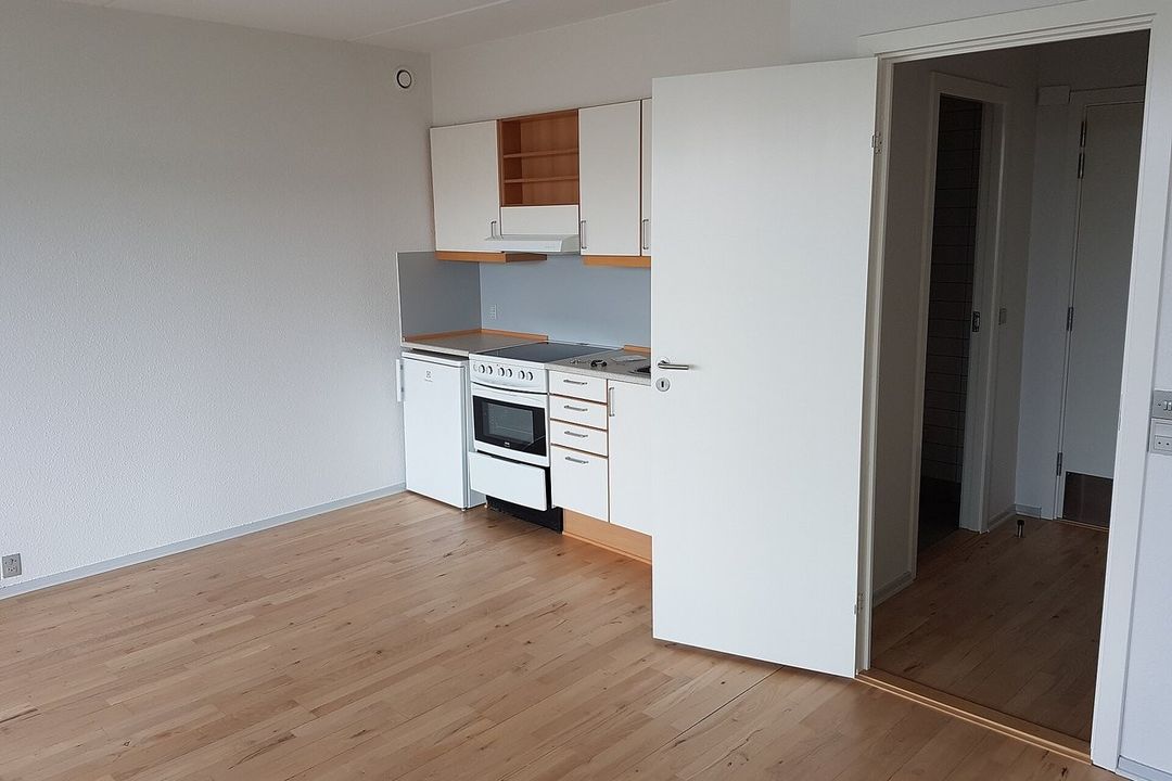 Kitchen, photo 3 of 6