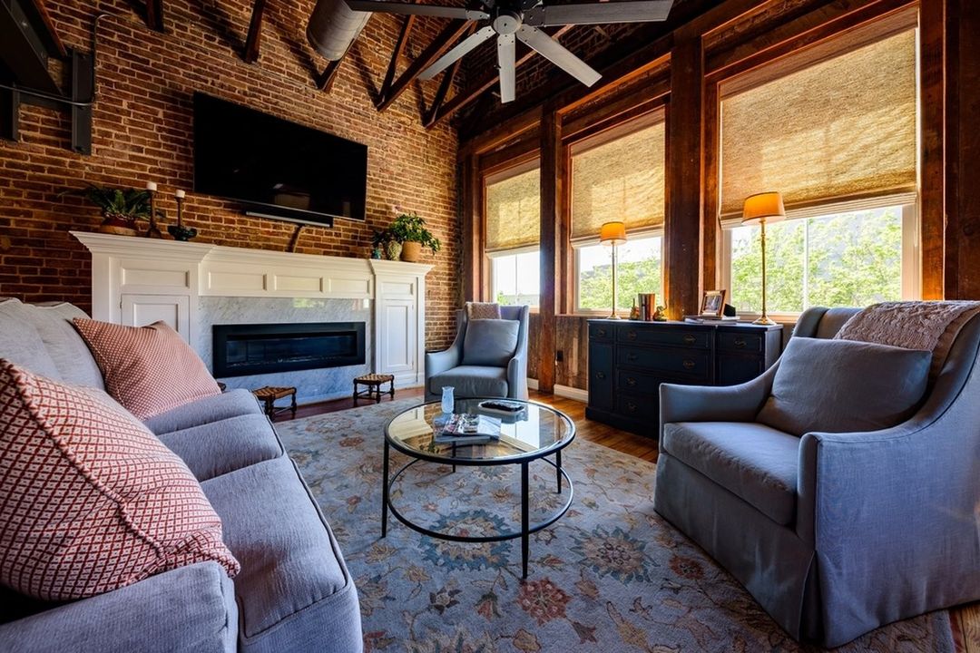 Living room, photo 1 of 6